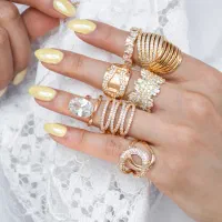 فروش عمده بدلیجات و انگشتر طرح طلا