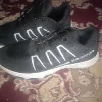 چندجفت کفش نو