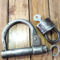 دو عدد قفل کهنه و قدیمی