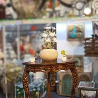 میز تلفن،  کنارسالنی