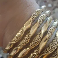 یه دونه النگو