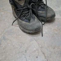 شلوار و کفش کوهنوردی