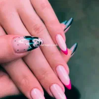 آموزش خصوصی کاشت ناخن (ژل و پودر)
