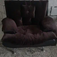 یک دست مبل ۷ نفره راحتی و میز وسط