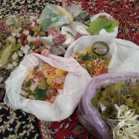 مقداری لوازم گل سازی موجوده قیمت ۵۰۰تومان