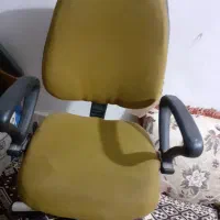 فروش صندلی چرخ دار ومیز وکامپیوتر وضبط صوت