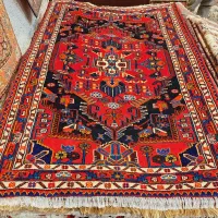 قالیچه دستباف با نقوش هندسی