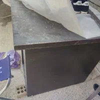 یک عدد میز کنفرانس بزرگ سالم