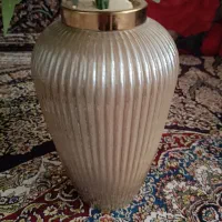 گل و گلدان