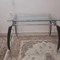 میز ناهارخوری ۴نفره تمیز در حد نو بدون صندلی
