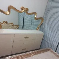 تخت دونفره و میز