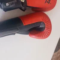 دستکش بوکس و ساق پا نو