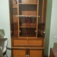 ویترین یا کتابخانه شیشه ای و چوبی