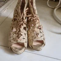 کفش مجلسی بندار طلایی سایز ۳۸ پاشنه ۱۰ سانتی