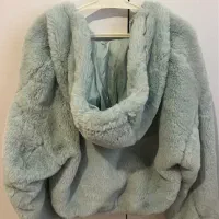 کت خز|لباس|رشت, پستک|دیوار