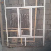 ۲عدد درب و یک عدد پنجره فروشی