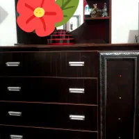 تخت وتشک و میز آرایشی جادار با آینه