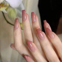 کاشت ناخن ( فقط با ۲۸۰ هزار تومان )