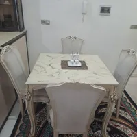 میز نهار خوری ۴ نفره در حد نو سالم وتمیز