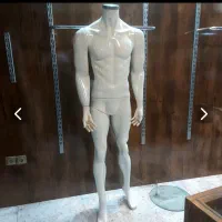 مانکن مردانه و اتاق پرو همراه با آینه