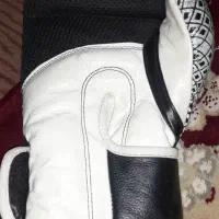 دست کش و کلاه بوکس در حد نو