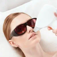 استخدام اپراتور لیزر مو