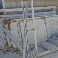 در حیاطی سه لنگه سه متری و در ۱۲۰ سانتی
