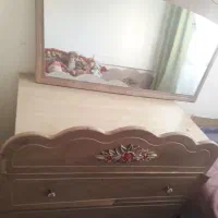 دراور اینه و میز کامپیوتر