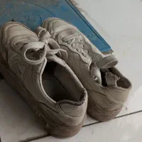 کتونی دست دو