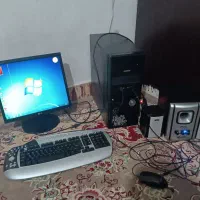 کامپیوتر با تمامی لوازم
