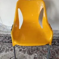 یک عدد صندلی  درحد نو